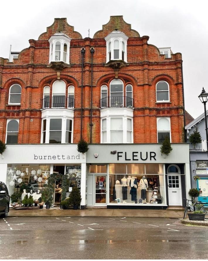 Beautiful Immaculate Aldeburgh Cottage, Sunny Outdoor Space, Free Parking - Easy Walk To Beach & Town Eksteriør bilde